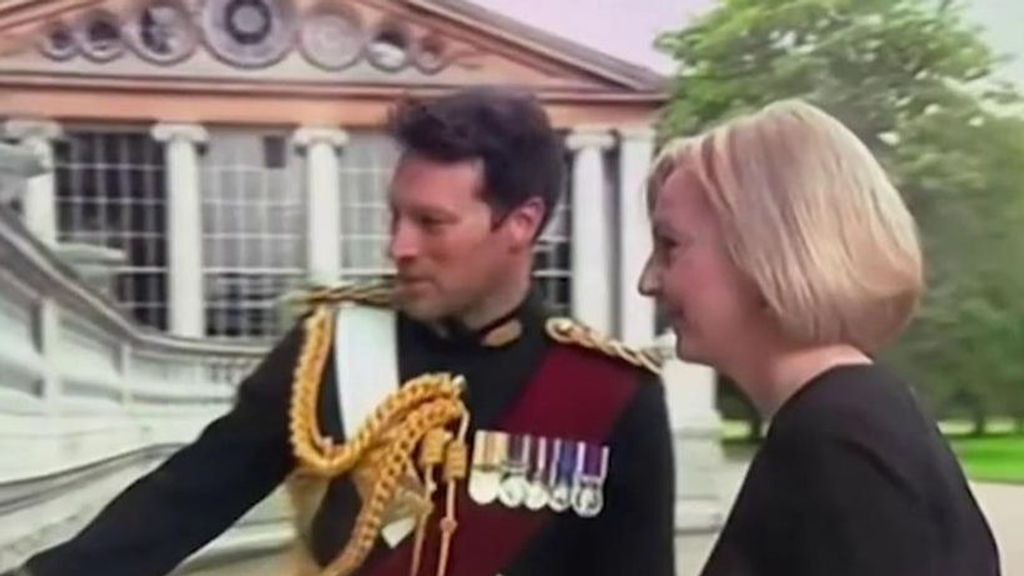 Major Johnny con Liz Truss