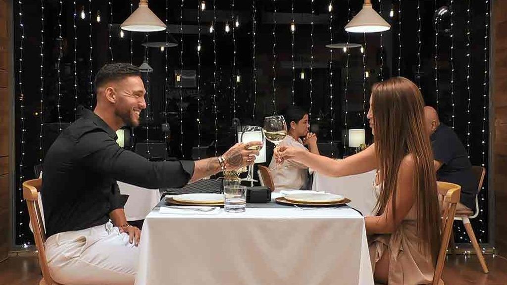 Med y Adel durante su cita en 'First Dates'