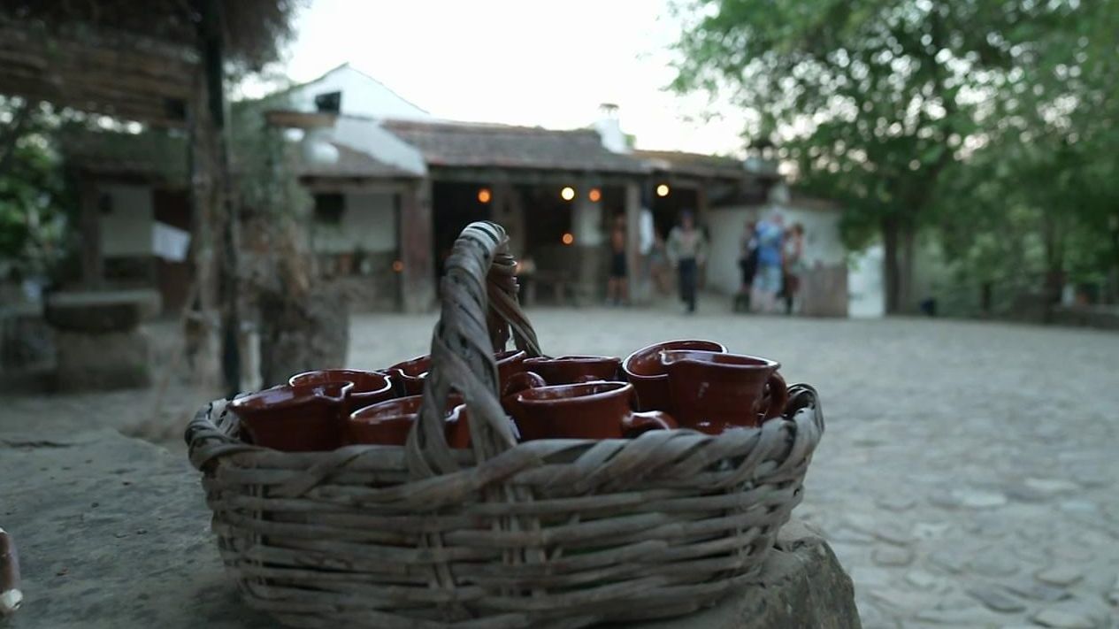Pesadilla en El Paraiso - Cesta de vino