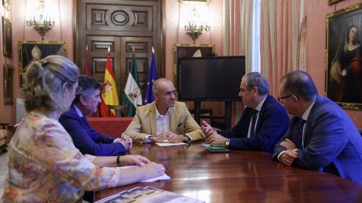 Reunión del Ayuntamiento de Sevilla y el Consejo General de Farmaceúticos Reunión del Ayuntamiento de Sevilla y el Consejo General de Farmaceúticos