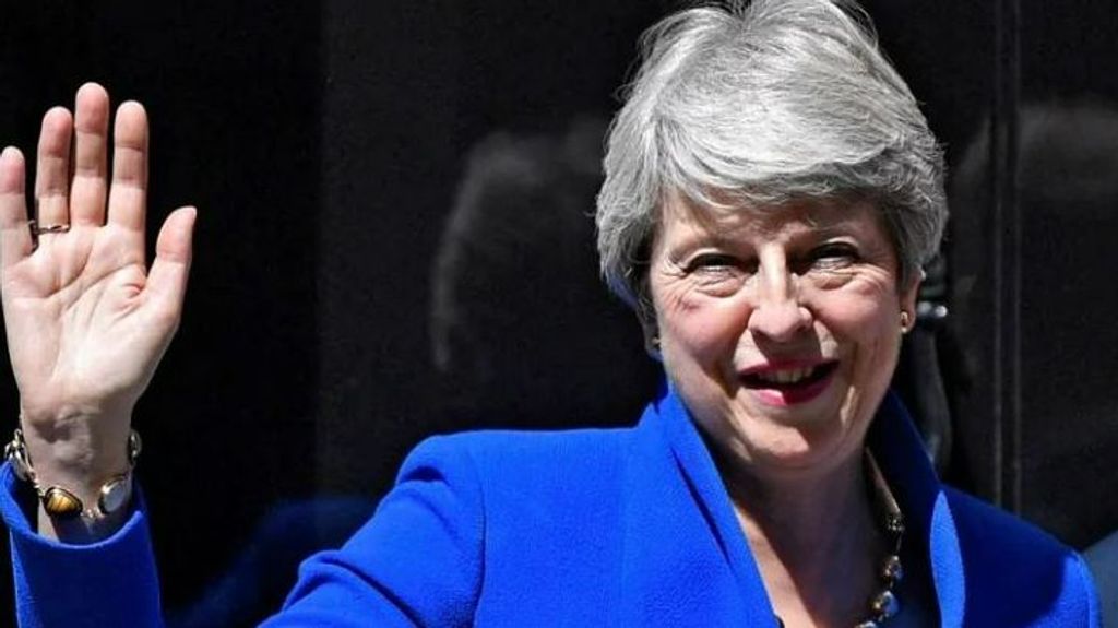 Theresa May hace cola en Westminster para despedir a Isabel II