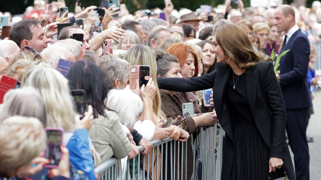 Una estudiante lloró de "emoción" después de conocer a Kate Middleton