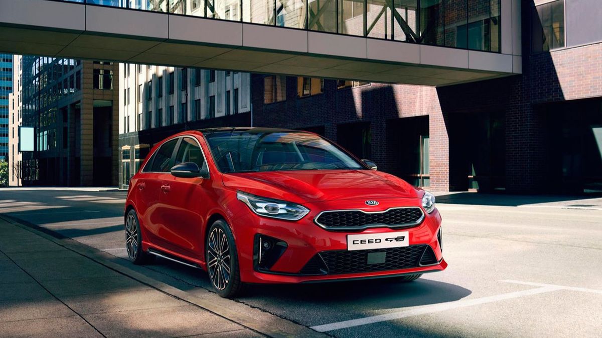 Bajo su estética familiar, el ProCeed cuenta con un motor de 160 CV de potencia. Bajo su estética familiar, el ProCeed cuenta con un motor de 160 CV de potencia.
