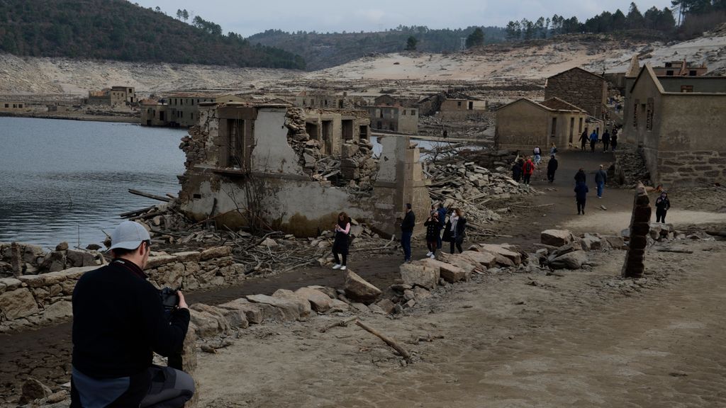 El pueblo de Aceredo emerge a consecuencia de la sequía