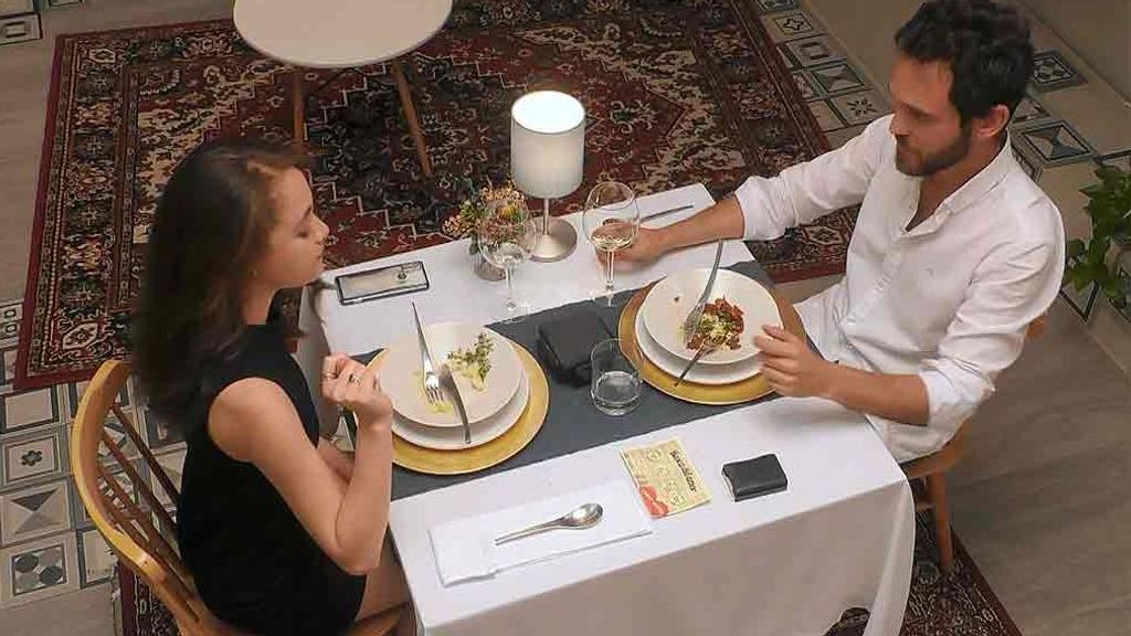 Javier y Daniela durante su cita en 'First Dates'