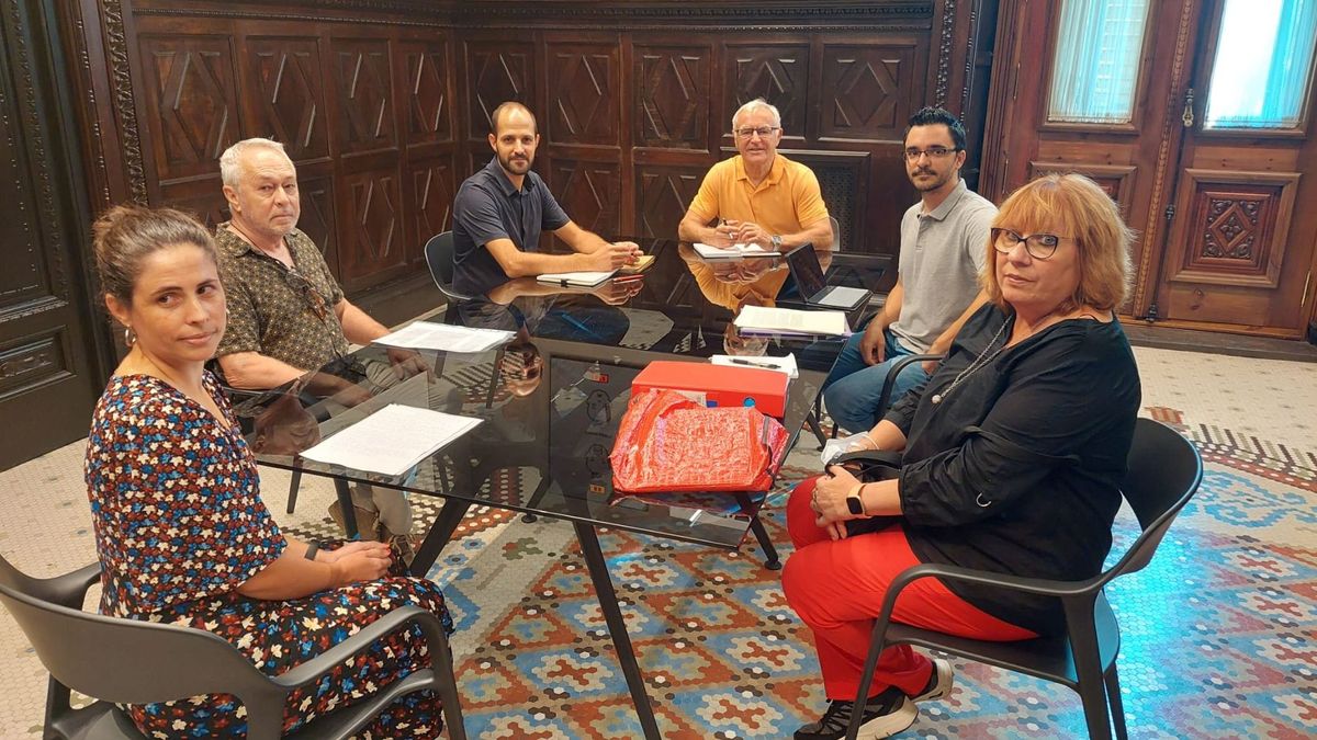 Joan Ribó se reúne con vecinos del barrio de Saïdia para buscar soluciones a la construcción del hotel Joan Ribó se reúne con vecinos del barrio de Saïdia para buscar soluciones a la construcción del hotel