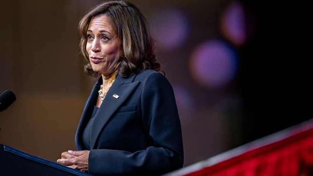 Texas envía autobuses llenos de migrantes a casa de Kamala Harris