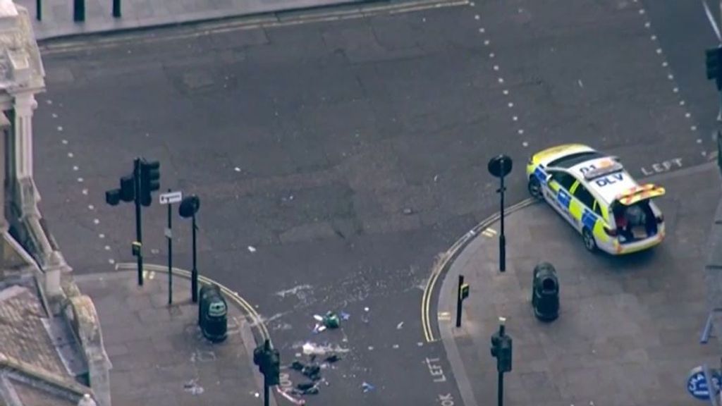 Dos policías acuchillados en Londres:  ambos permanecen hospitalizados