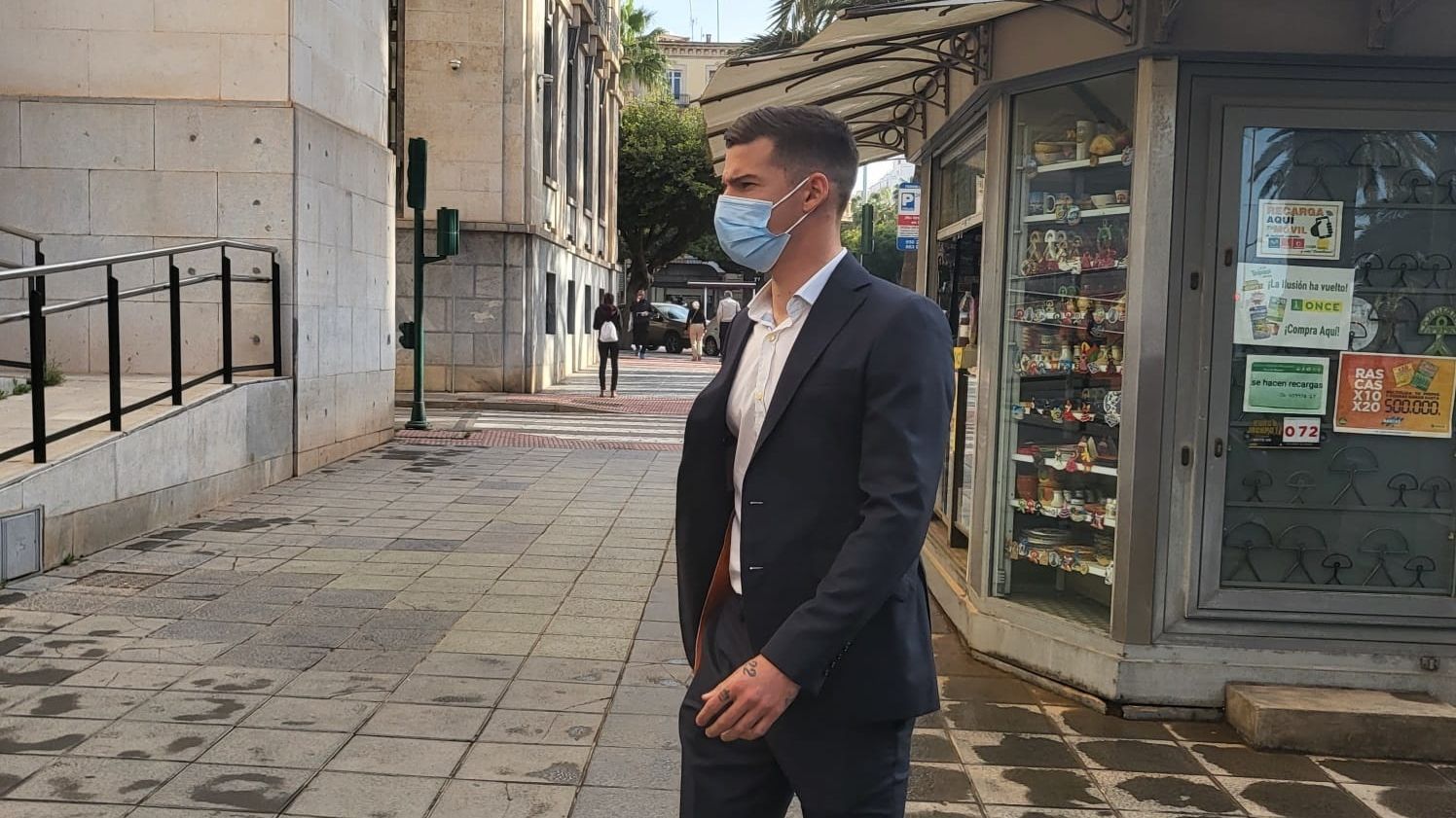 Santi Mina queda en libertad tras su visita a los juzgados: "Quedaría a su voluntad regresar a España"