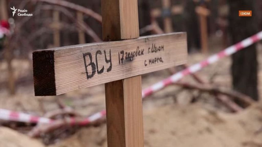 Ucrania halla una fosa común con más de 400 cadáveres en la ciudad liberada de Izium