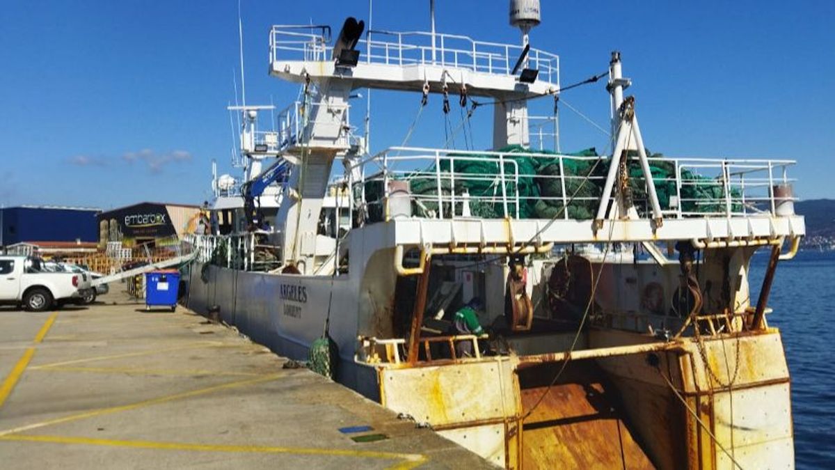 Un barco palangrero en el Puerto de Vigo. Un barco palangrero en el Puerto de Vigo.
