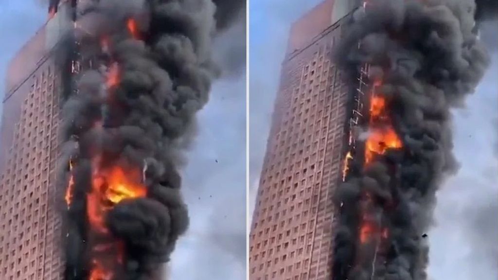 Un espectacular incendio arrasa un rascacielos en Changsha, China