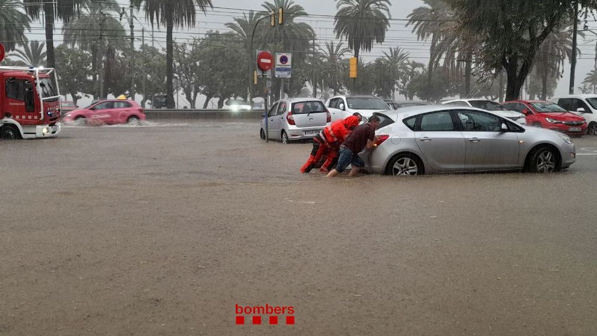 Un herido grave y un barco hundido en el puerto de Mataró por las fuertes lluvias en el Maresme