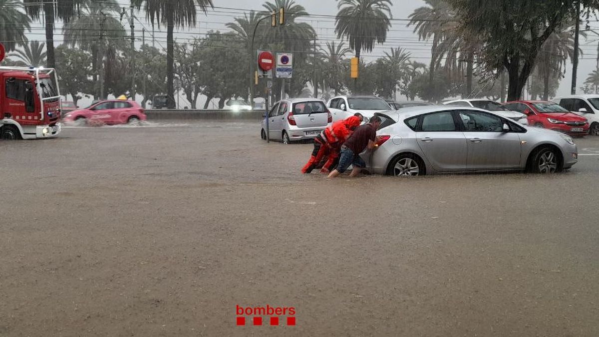 Un herido grave y un barco hundido en el puerto de Mataró por las fuertes lluvias en el Maresme Un herido grave y un barco hundido en el puerto de Mataró por las fuertes lluvias en el Maresme