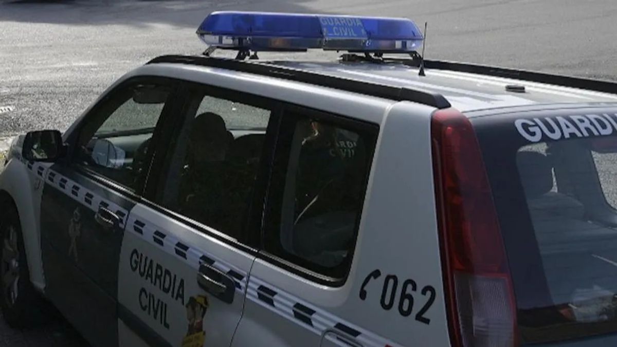 Vehículo de la Guardia Civil Vehículo de la Guardia Civil