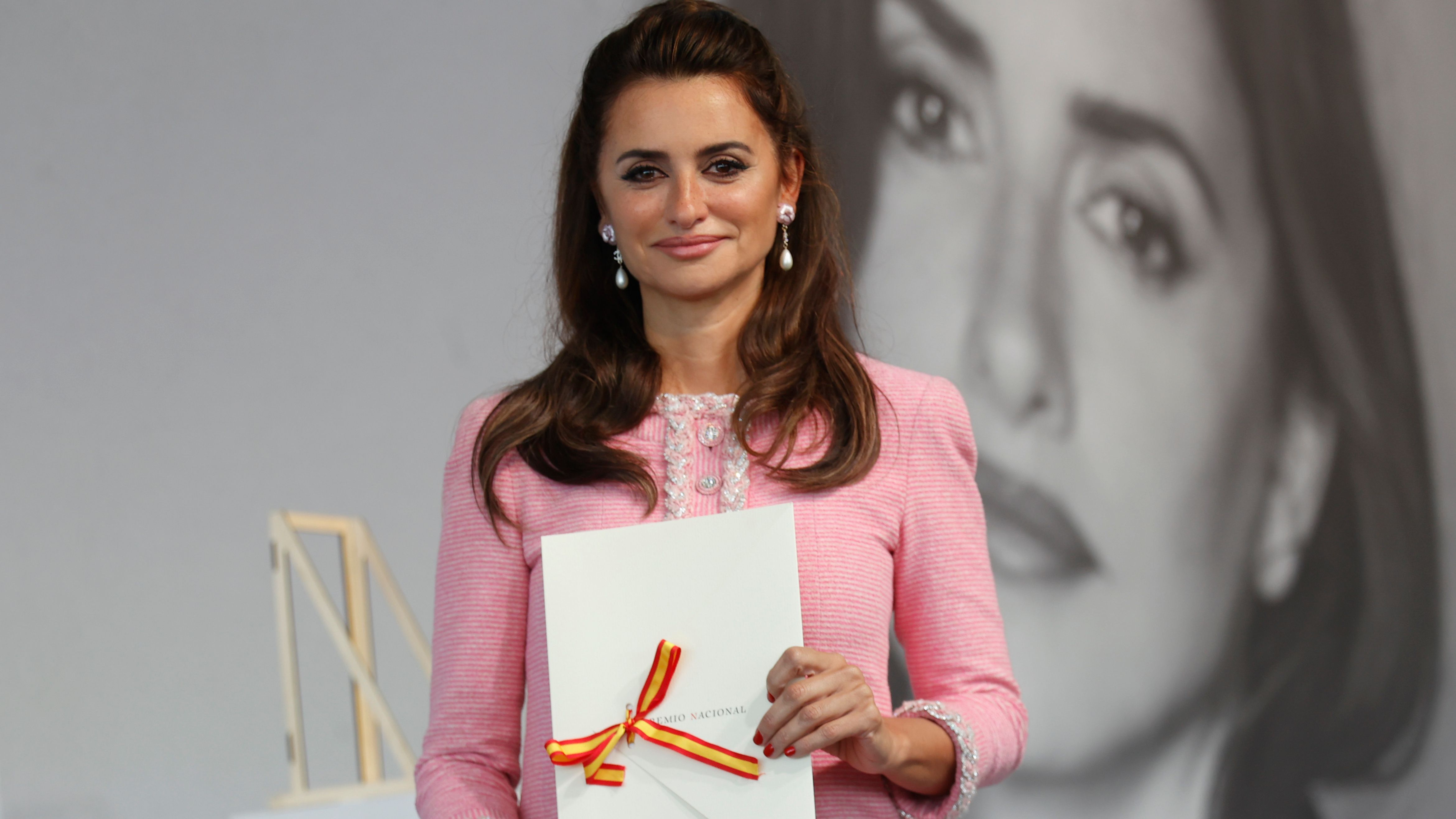 La emoción de Penélope Cruz al recibir el Premio Nacional de Cinematografía: lo dona íntegro