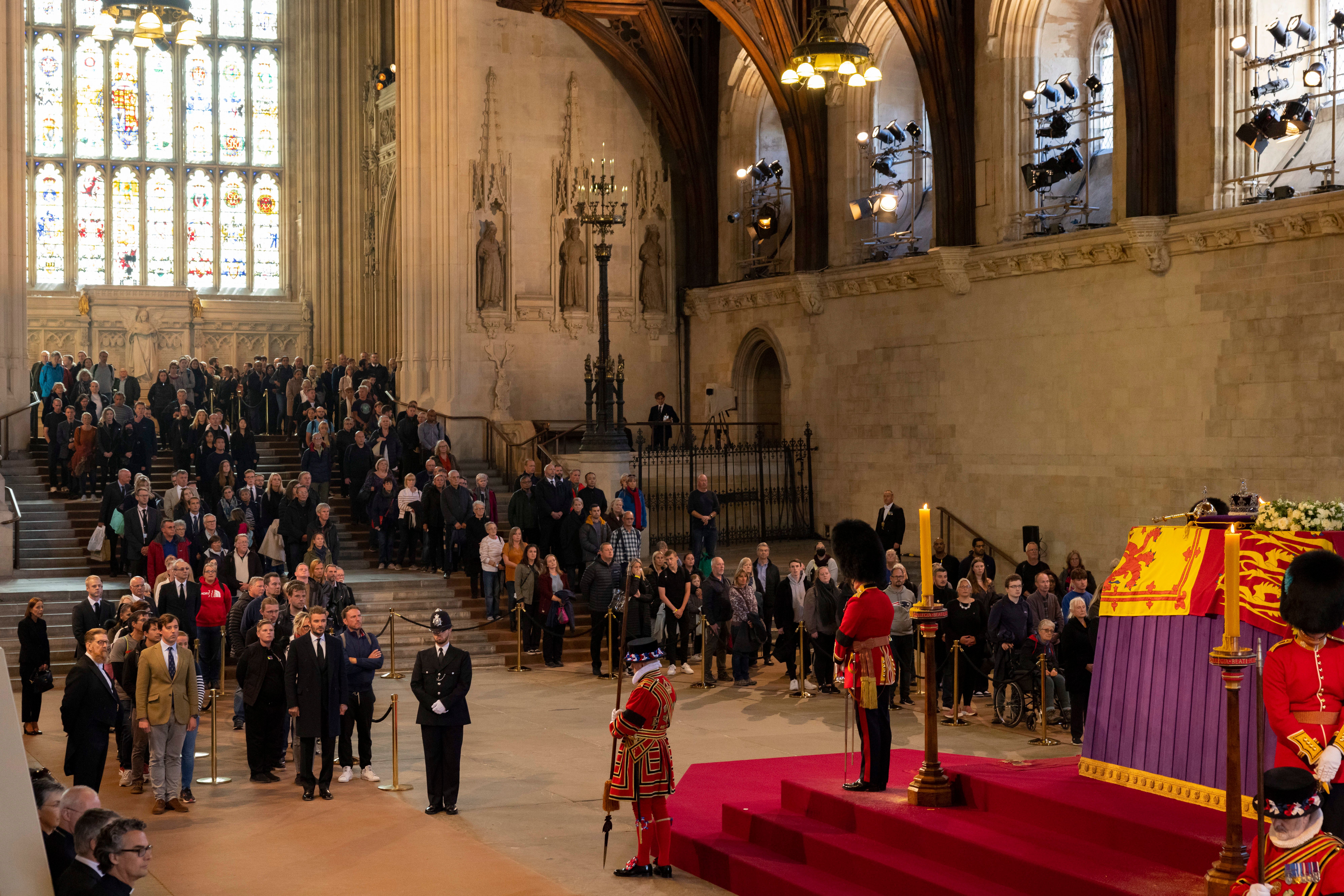 Las colas para despedir a la reina Isabel II, las más grandes jamás vistas
