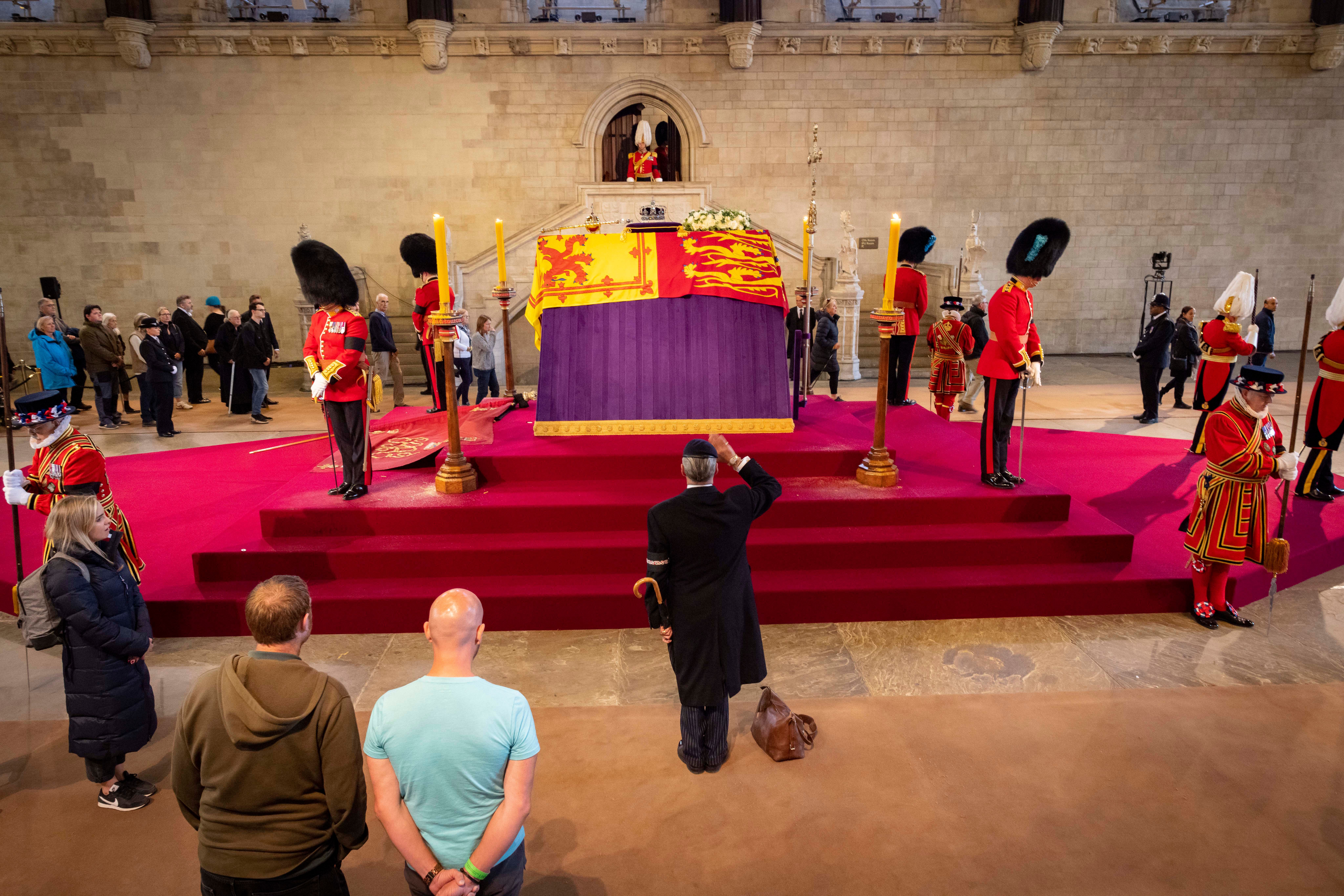 Las colas para despedir a la reina Isabel II, las más grandes jamás vistas