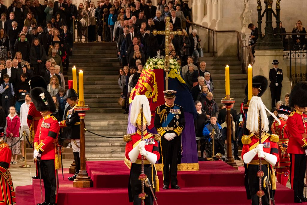 Las colas para despedir a la reina Isabel II, las más largas jamás vistas