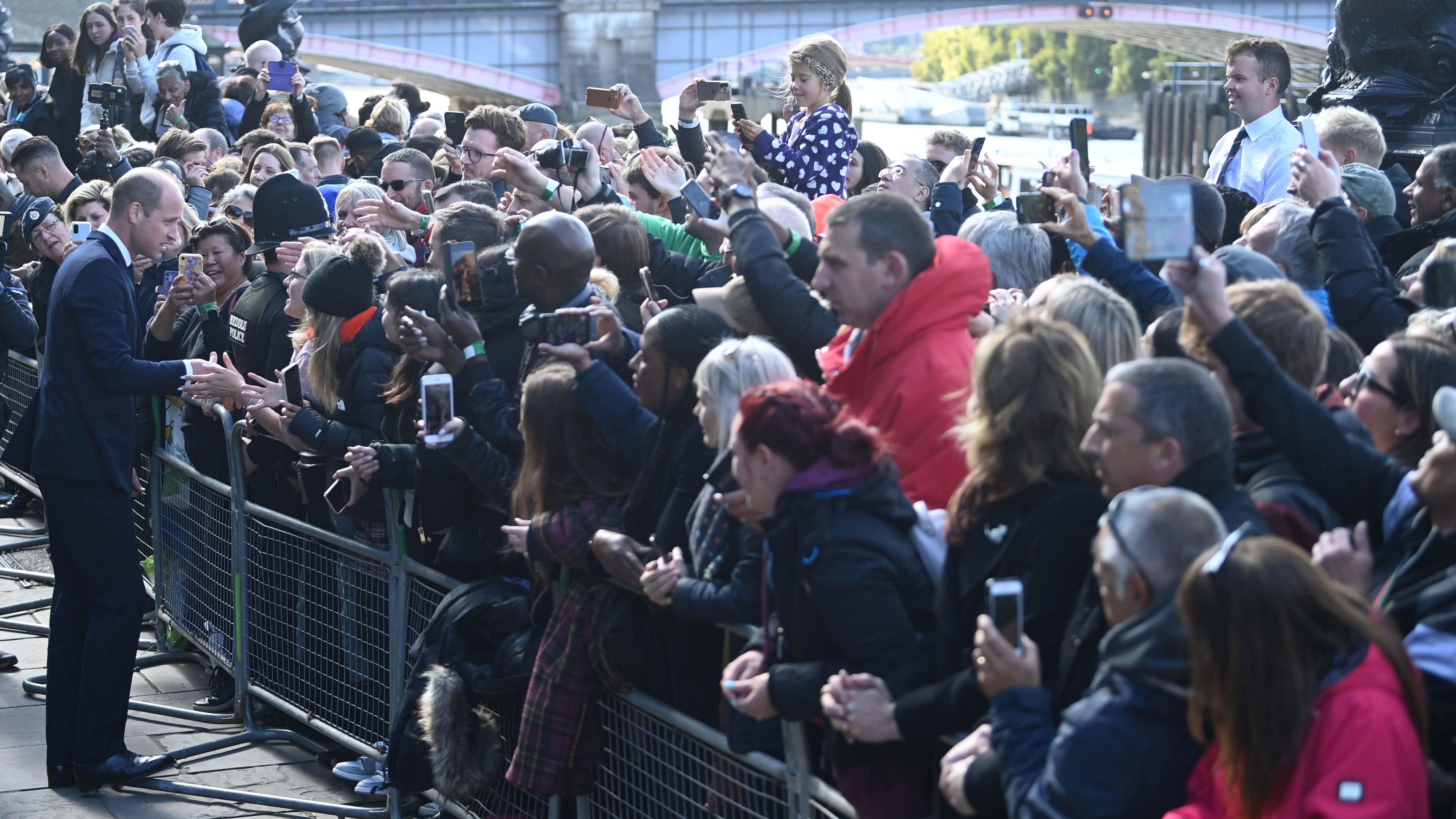 Las colas para despedir a la reina Isabel II, las más largas jamás vistas
