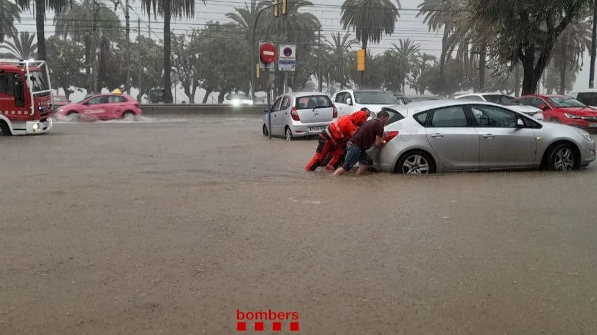 un herido grave y un barco hundido en el puerto de mataro por las fuertes lluvias en el maresme af19.jpg un herido grave y un barco hundido en el puerto de mataro por las fuertes lluvias en el maresme af19.jpg