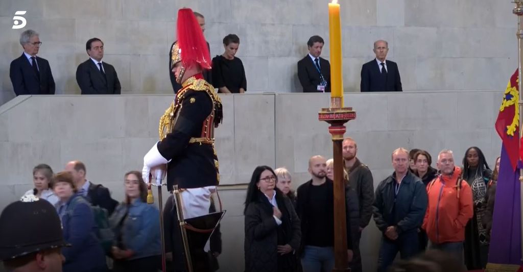 EN IMÁGENES | Los reyes de España se despiden de la reina Isabel II en la capilla ardiente