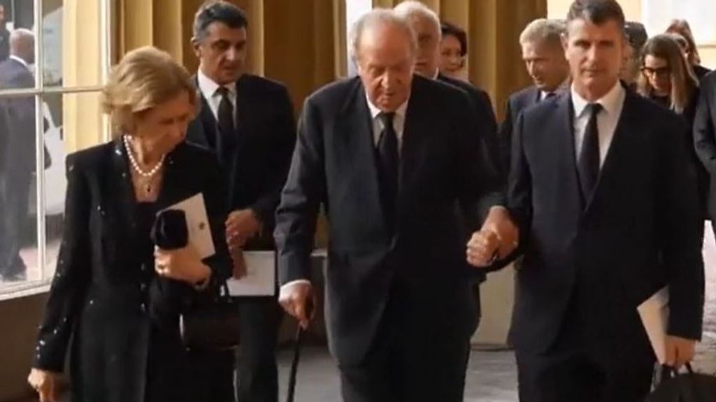 EN VÍDEO | La llegada del rey Juan Carlos y la reina Sofía a la recepción con Carlos III