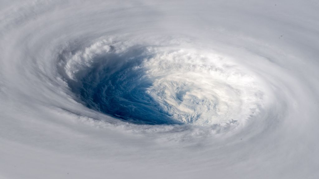 Las autoridades de Japón advierten de un tifón "sin precedentes" que dejará lluvias torrenciales de récord