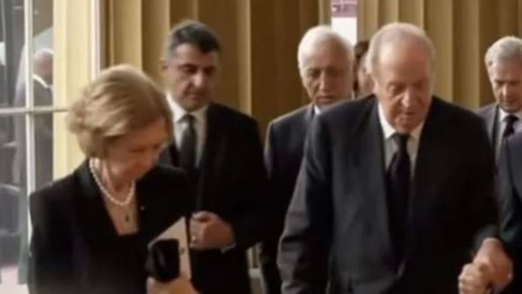 La reina Sofía y el rey Juan Carlos en la recepción de Carlos III