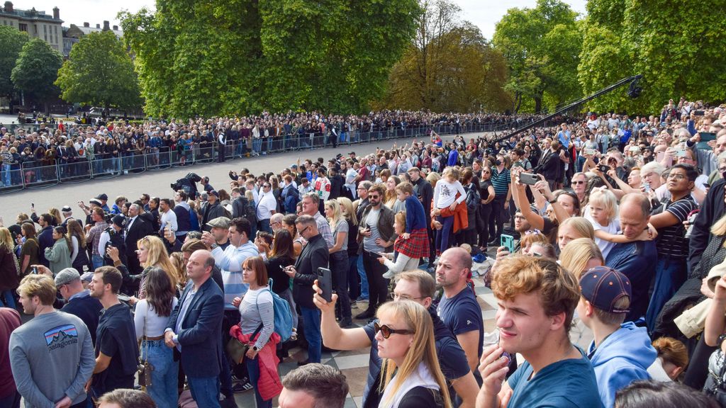 "Ella es nuestra reina, es el Reino Unido": el último madrugón de los británicos para despedir a Isabel II