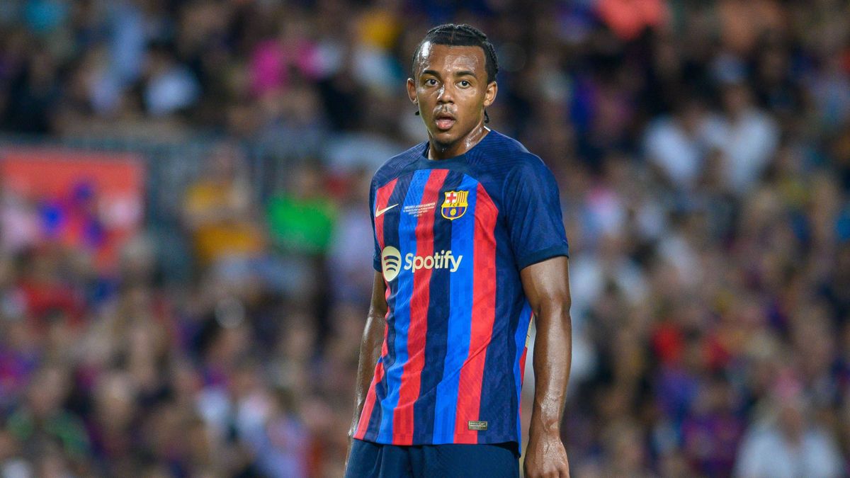 Koundé defiende al Barcelona ante las críticas: "Sí, me han pagado todo mi salario"