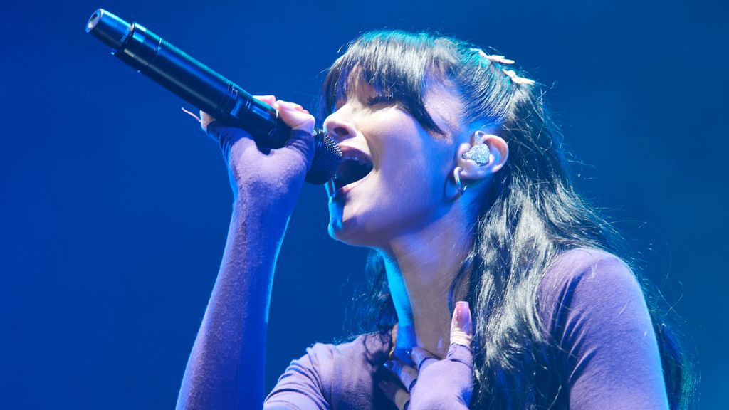 La cantante Aitana durante su concierto en el Navarra Arena