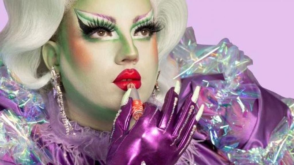 La drag queen Choriza May con el pintalabios de chorizo