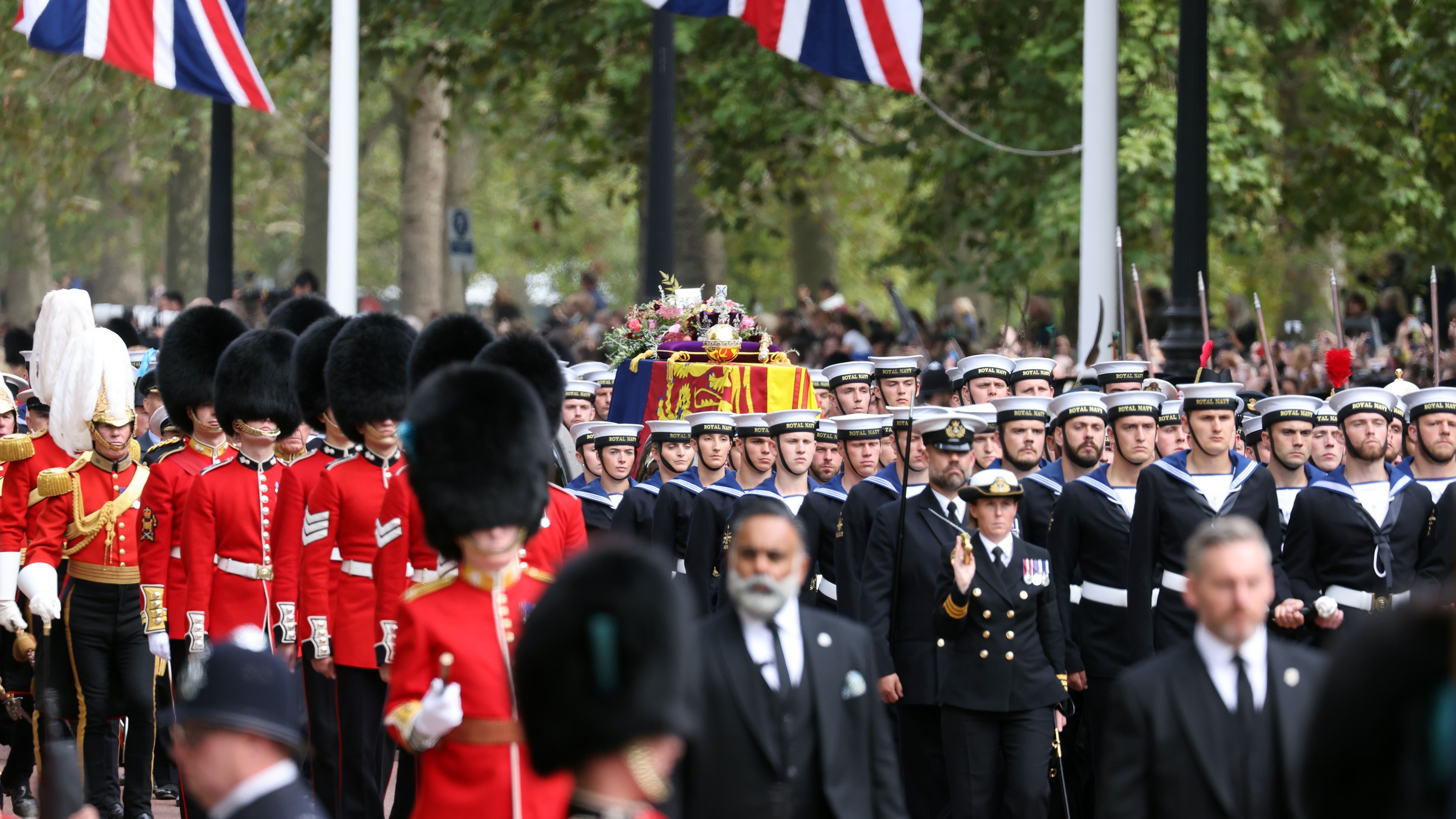 La procesión desde la abadía de Westminster, el último acto de honor a Isabel II