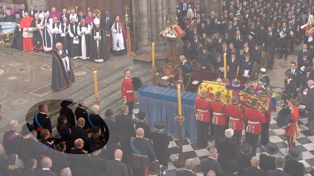 Los reyes durante el funeral de Isabel II