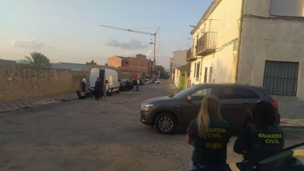 UCO registra propiedades de un empresario de Villacarrillo tras la desaparición de dos temporeros