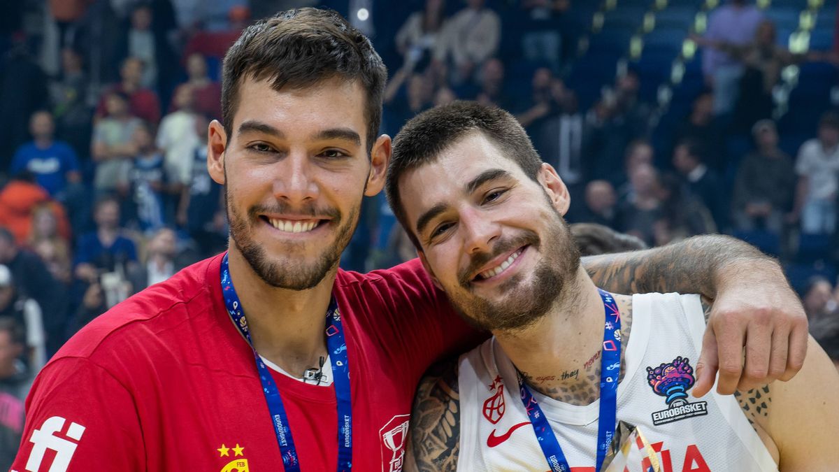 Willy y Juancho Hernangómez tras ganar el Eurobasket 2022