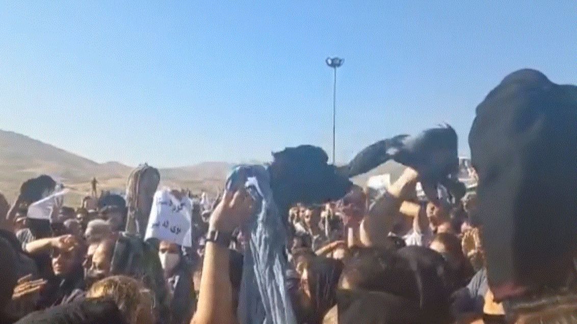 Las mujeres salen a la calle en Irán para protestar por la muerte de una joven por llevar mal el velo