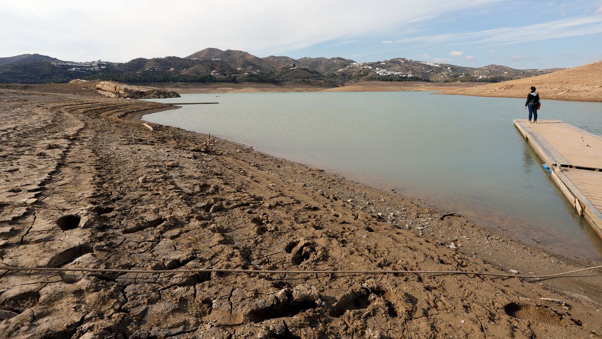 El embalse de La Viñuela, ubicado en La Axarquía, que abastece a Comares. El embalse de La Viñuela, ubicado en La Axarquía, que abastece a Comares.