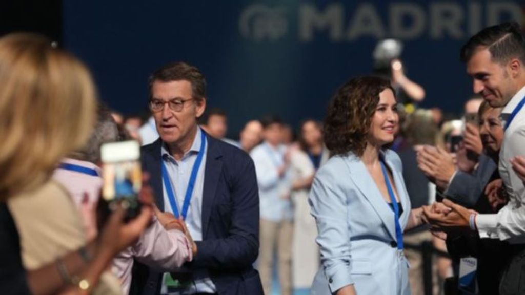 El líder del PP, Alberto Núñez Feijóo, junto a la presidenta de Madrid, Isabel Díaz Ayuso