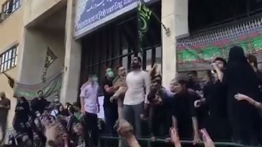 Nuevas protestas en Irán por la muerte de una joven tras ser detenida por llevar mal puesto el velo
