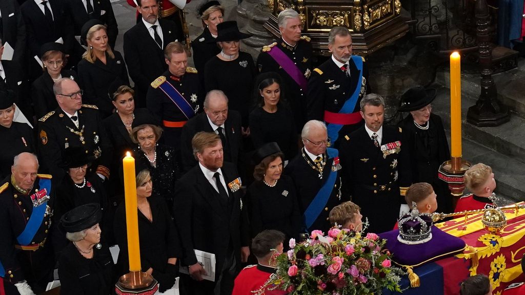 La foto histórica de Letizia, Felipe, Juan Carlos y Sofía, juntos en el funeral de Isabel II