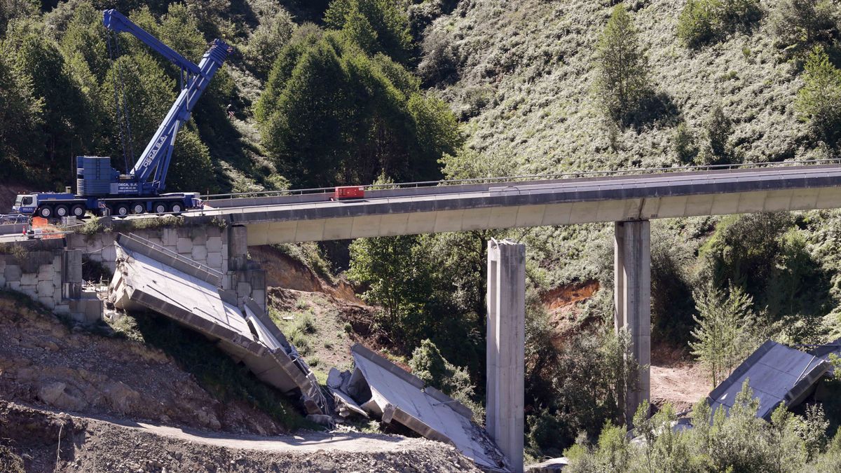 Trabajos de desmontaje de uno de los vanos del viaducto. Trabajos de desmontaje de uno de los vanos del viaducto.