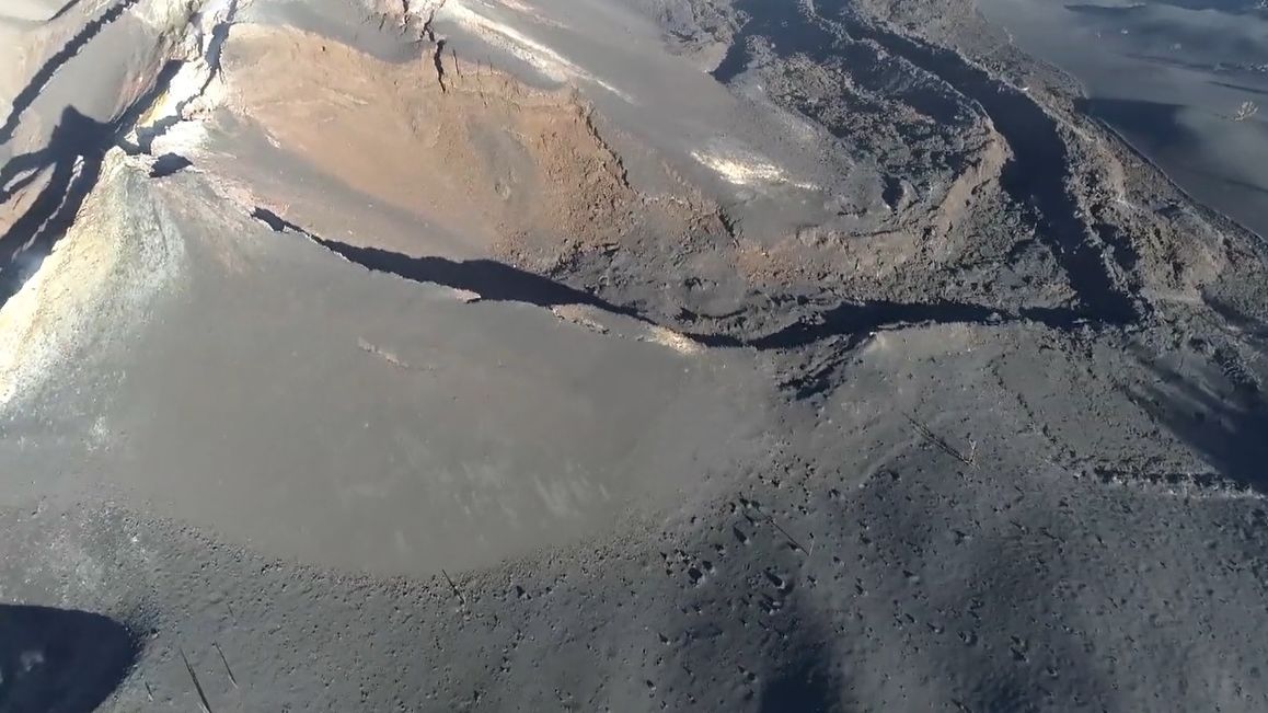 Un año de la erupción en La Palma: el olor a azufre sigue impregnando la zona del volcán