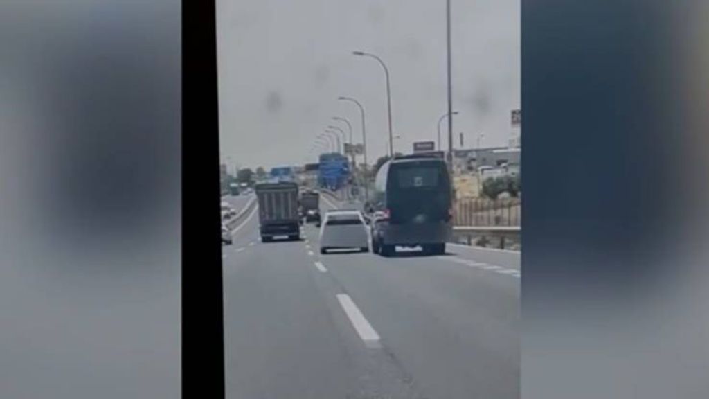 Dos conductores investigados por 'picarse' en una carretera y provocar un accidente en Madrid