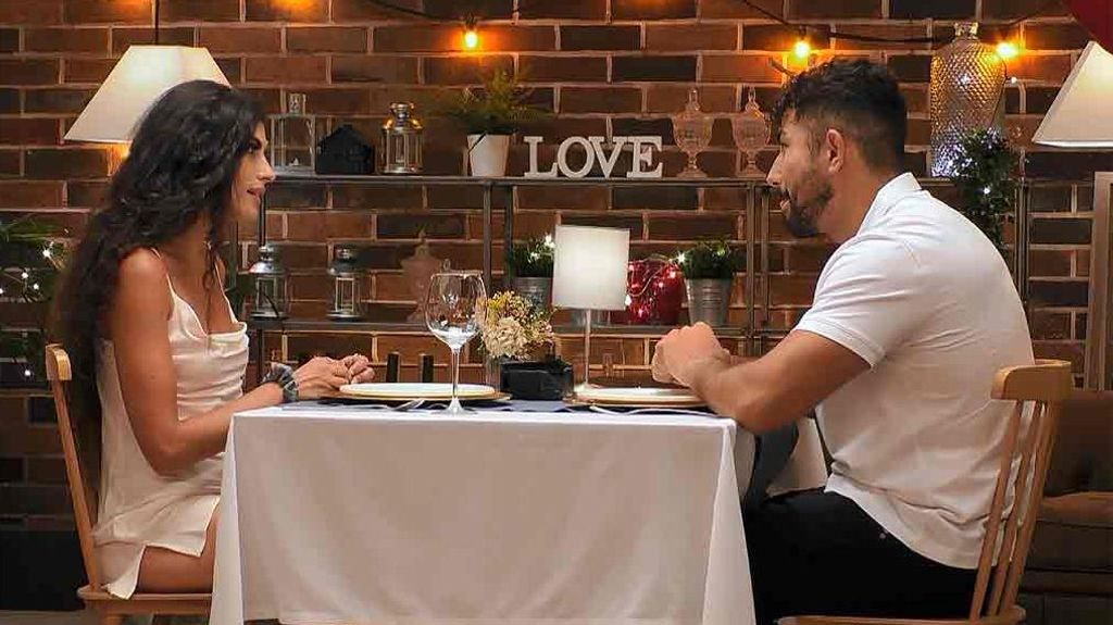 Ainhoa y Mut durante su cita por 'First Dates'