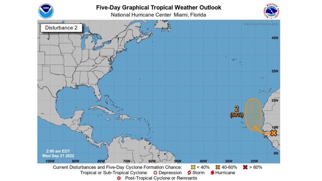 El Centro de Huracanes vigila un posible ciclón tropical cerca de Canarias