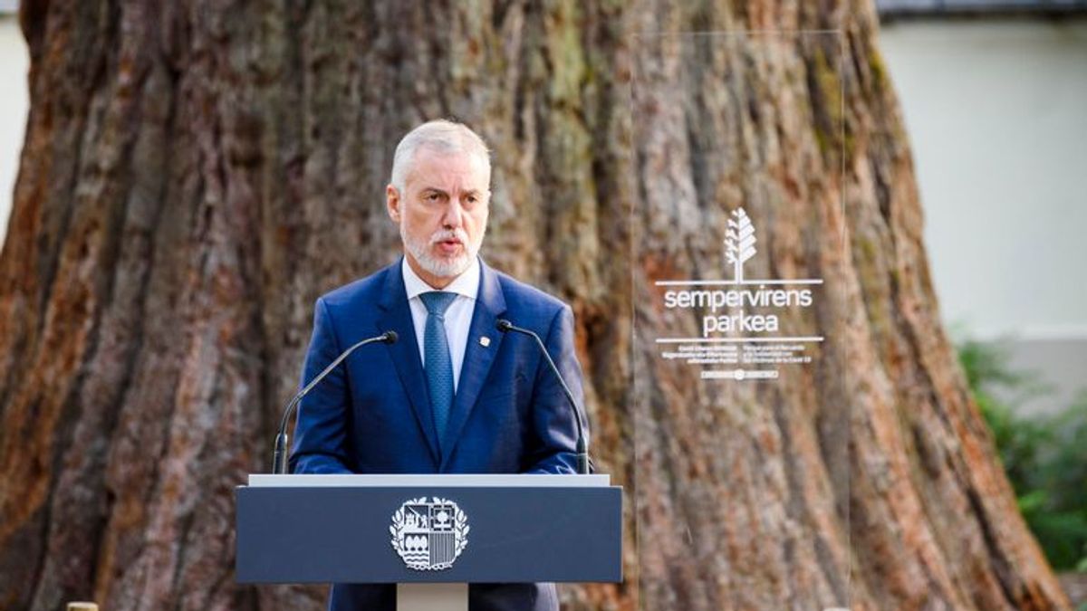 El Lehendakari en el acto de homenaje anual a las víctimas de la Covid-19 El Lehendakari en el acto de homenaje anual a las víctimas de la Covid-19