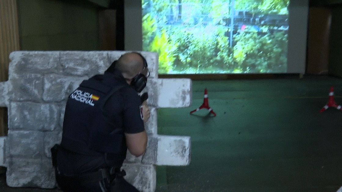 Así son las nuevas galerías virtuales de tiro de la Policía Nacional parecen un videojuego