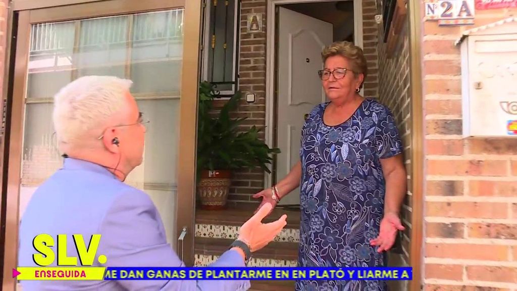 Jorge Javier Vázquez se presenta en directo y por sorpresa en casa de Conchi, la hermana de Otega Cano